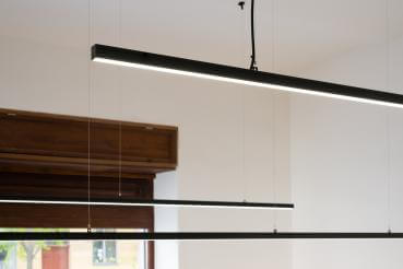 schwarze LED Pendelleuchte zum Abhängen