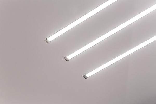lineare Deckenbeleuchtung mit LED-Profilen